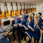 Why I Keep Coming Back to Singing Even When My Voice Cracks Singing Classes